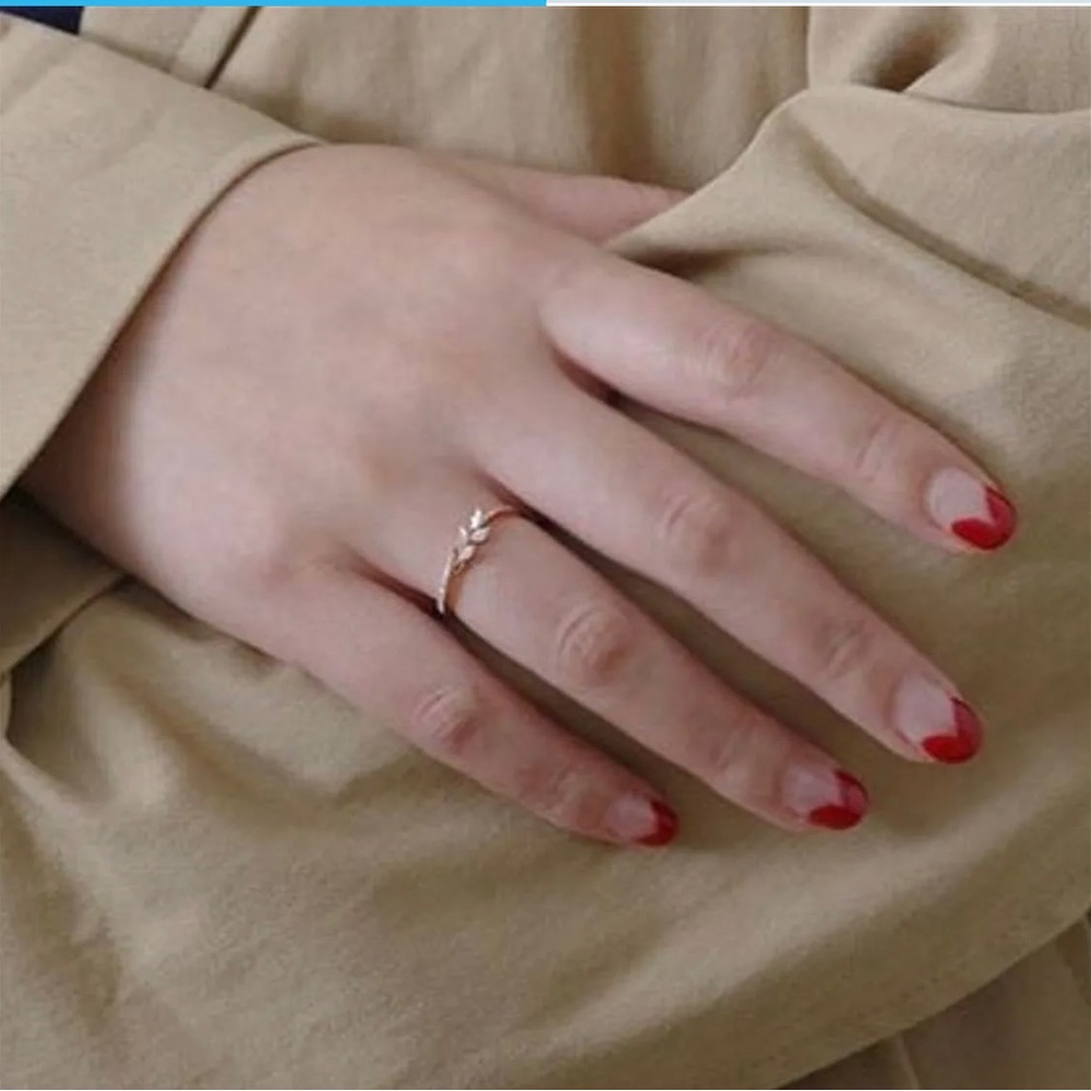 Glamorous Rose Gold Zircon Ring - Picture 7 of 8